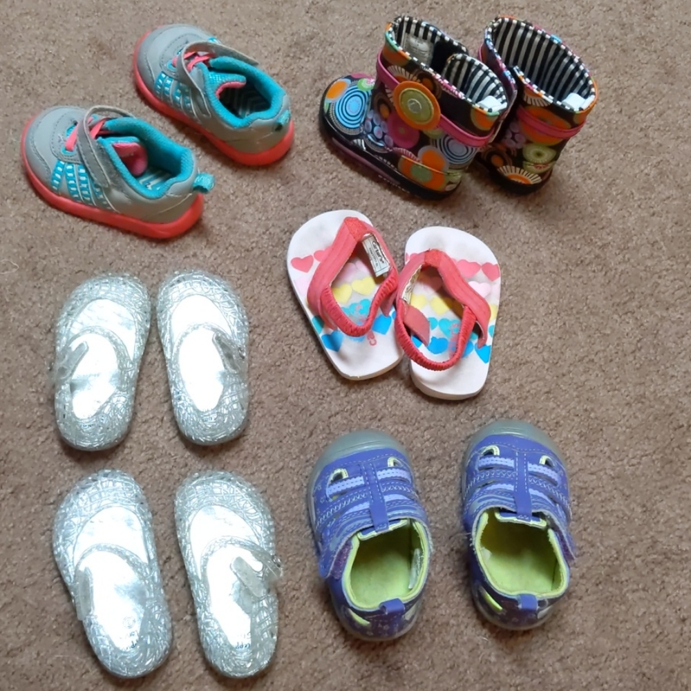 Lot of infant shoes